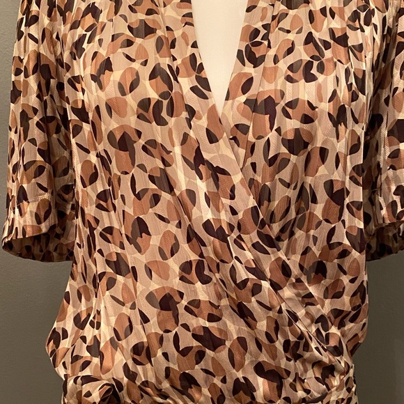 Silk Leopard print wrap blouse - Picture 2 of 6